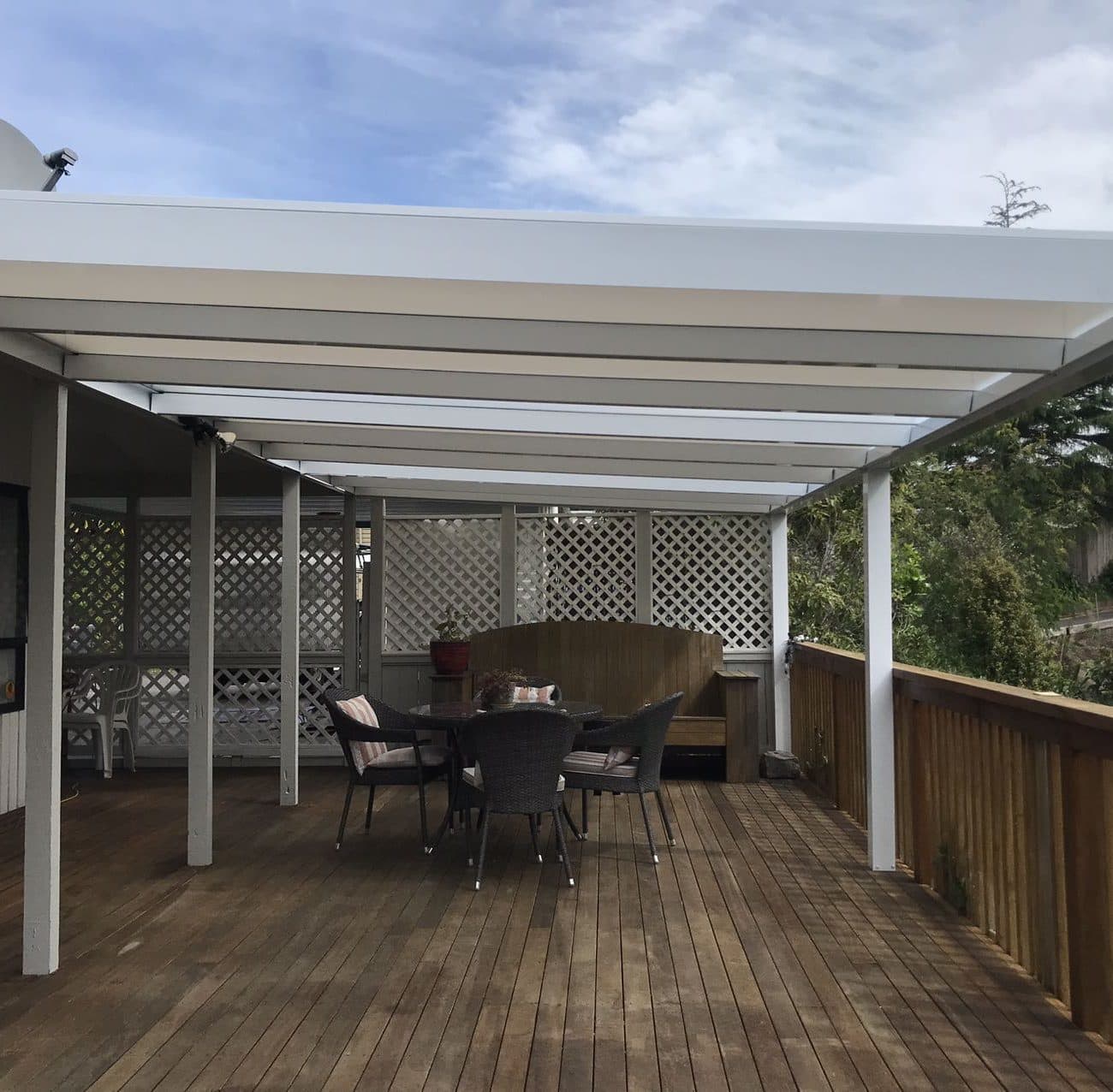 insulated-polycarbonate-pergola